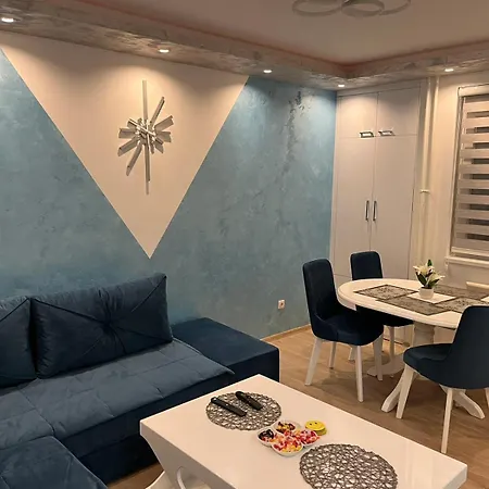 Stan Na Dan Tamaris 아파트