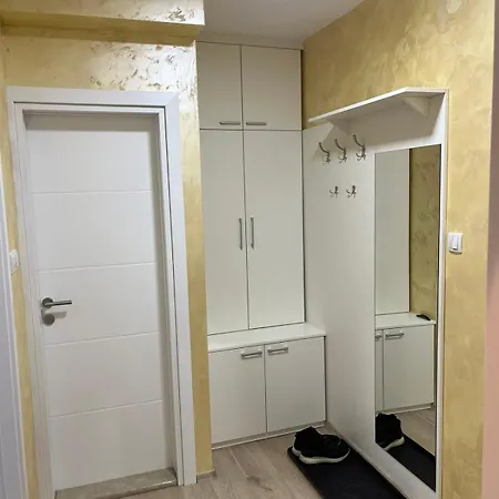 Stan Na Dan Tamaris 아파트