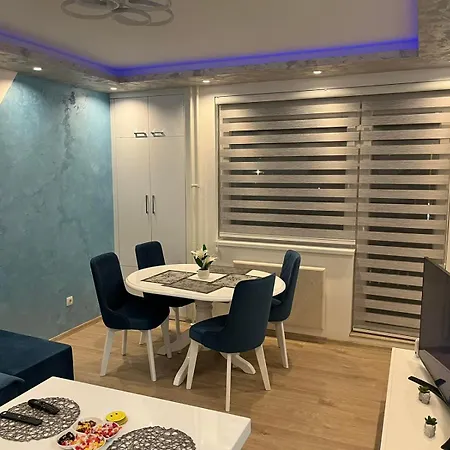 Stan Na Dan Tamaris 아파트